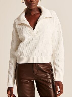 Abercrombie & Fitch | Ivory Checkerboard Stitch Notch Neck | Size M